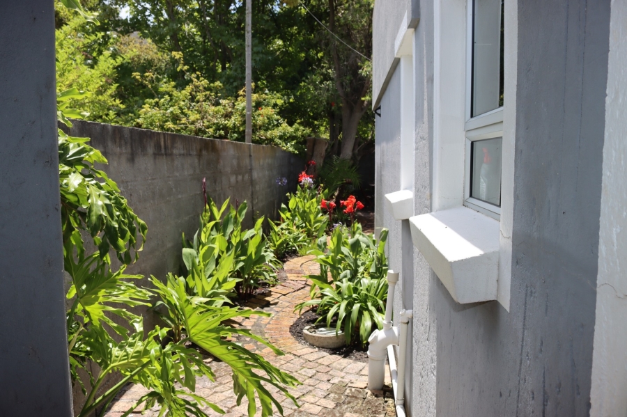 To Let 4 Bedroom Property for Rent in Kleinmond Western Cape